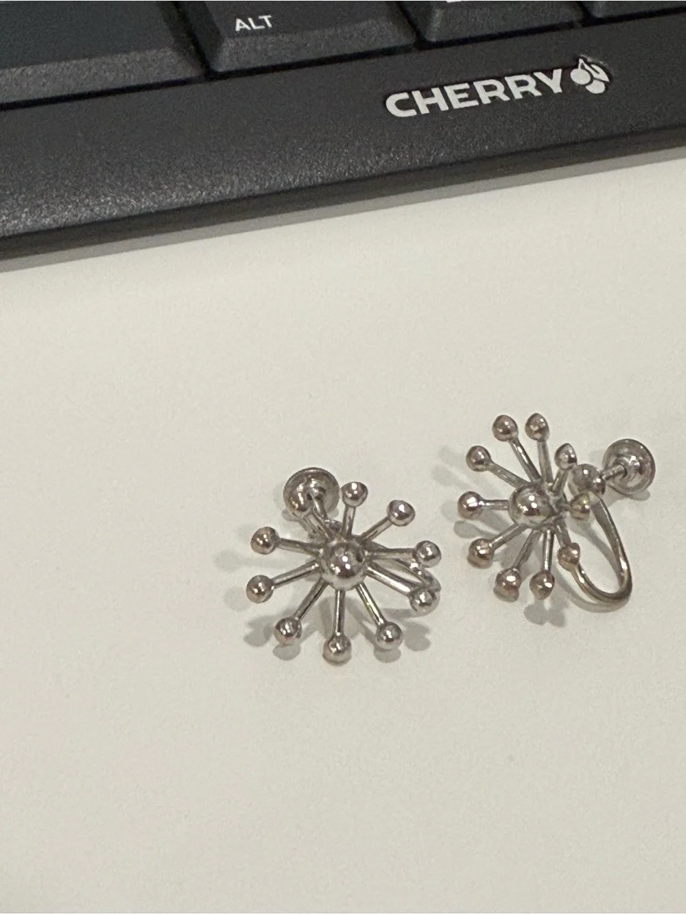 Beau Sterling Signed Sterling Silver Starburst Screw-Back Earrings (read)